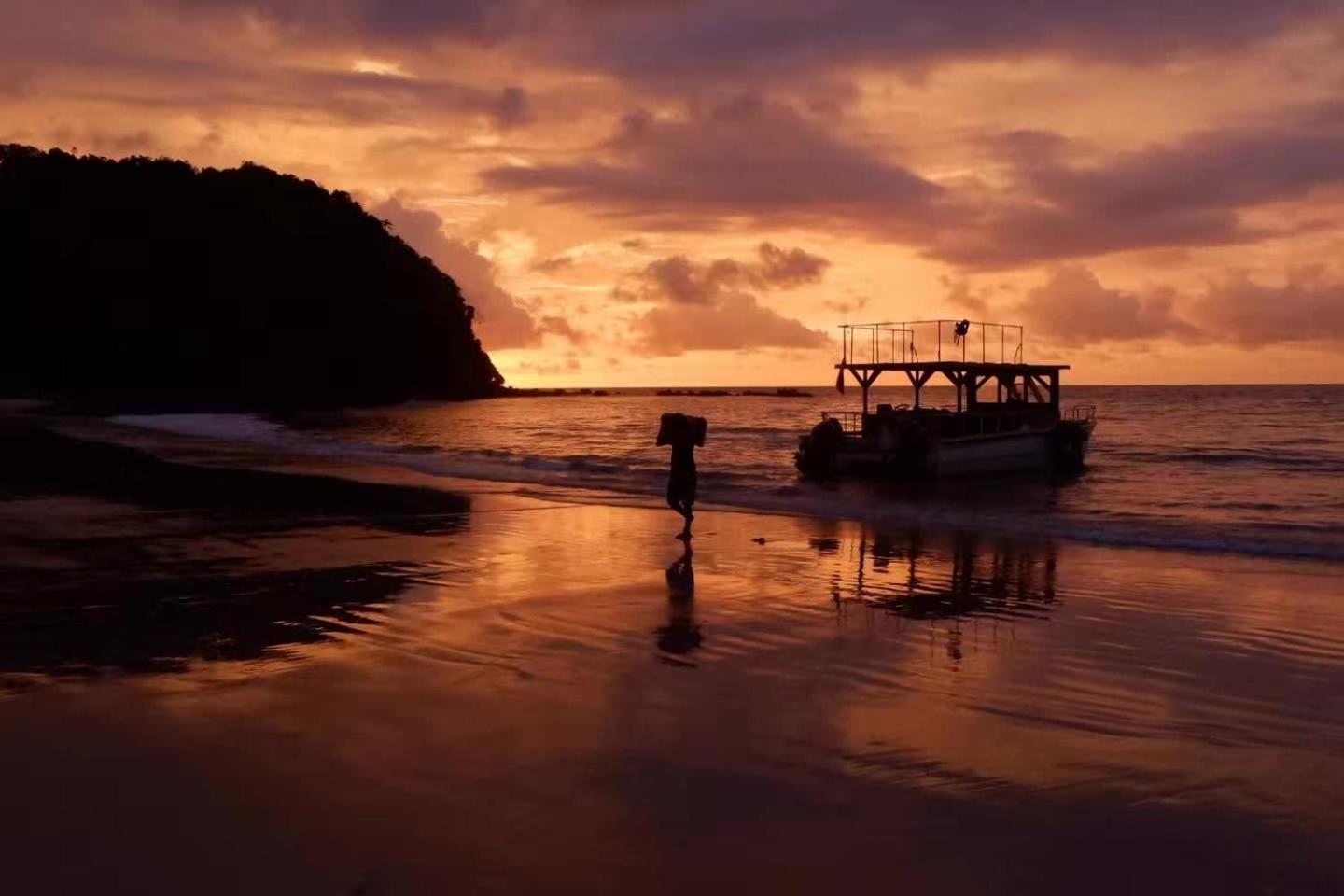 Dolphin Bay Island Resort 古打毛律 外观 照片