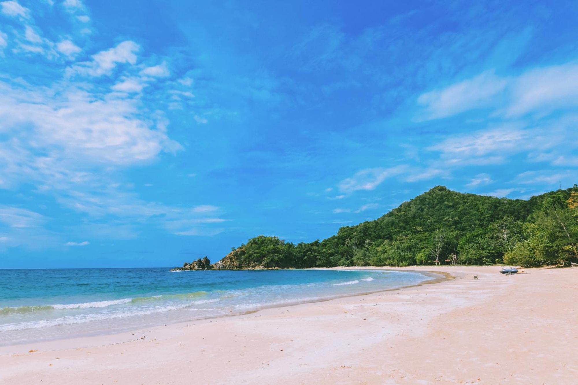 Dolphin Bay Island Resort 古打毛律 外观 照片