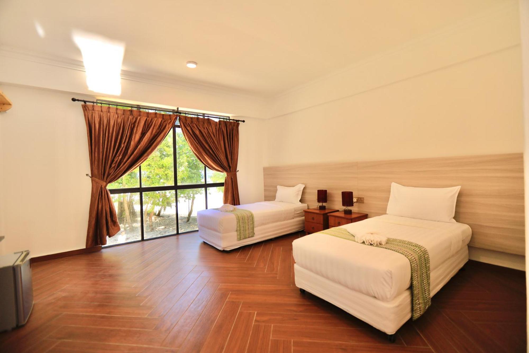 Dolphin Bay Island Resort 古打毛律 外观 照片