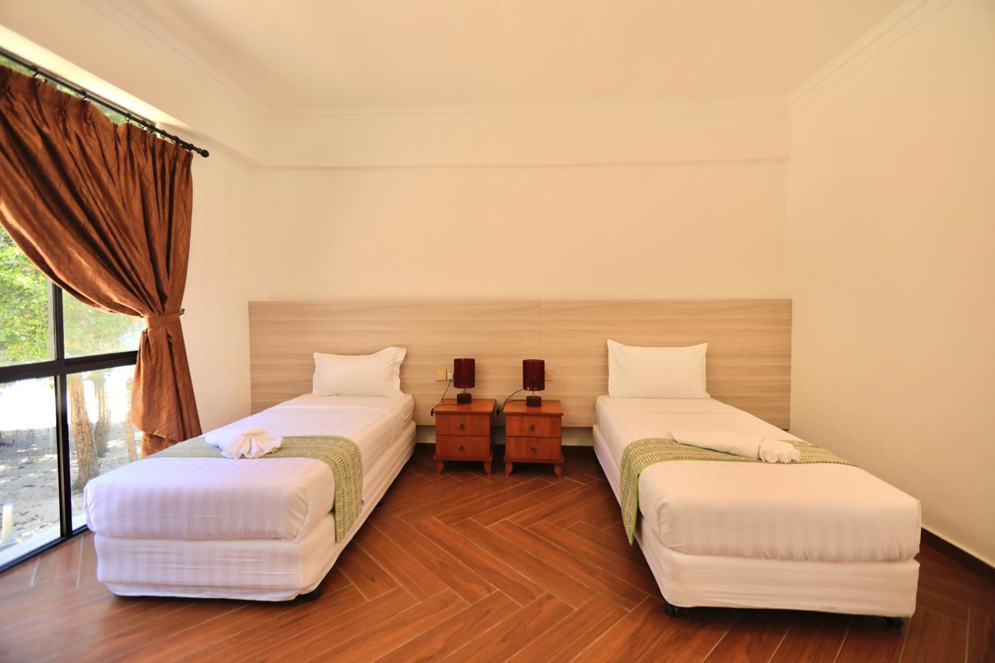 Dolphin Bay Island Resort 古打毛律 外观 照片