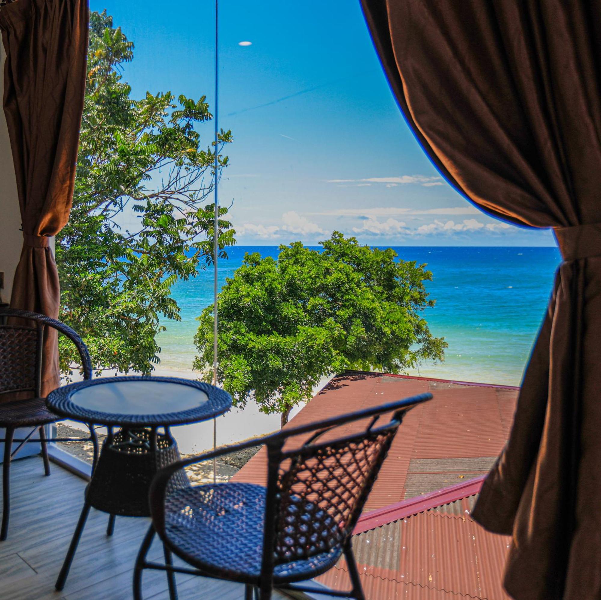 Dolphin Bay Island Resort 古打毛律 外观 照片